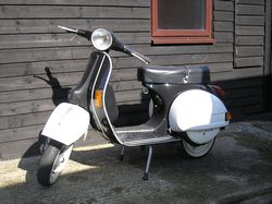 Vespa P200E